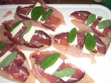 Hähnchenrolladen gefüllt mit Feta, Schinken und Salbei - Rezept - Bild Nr. 4