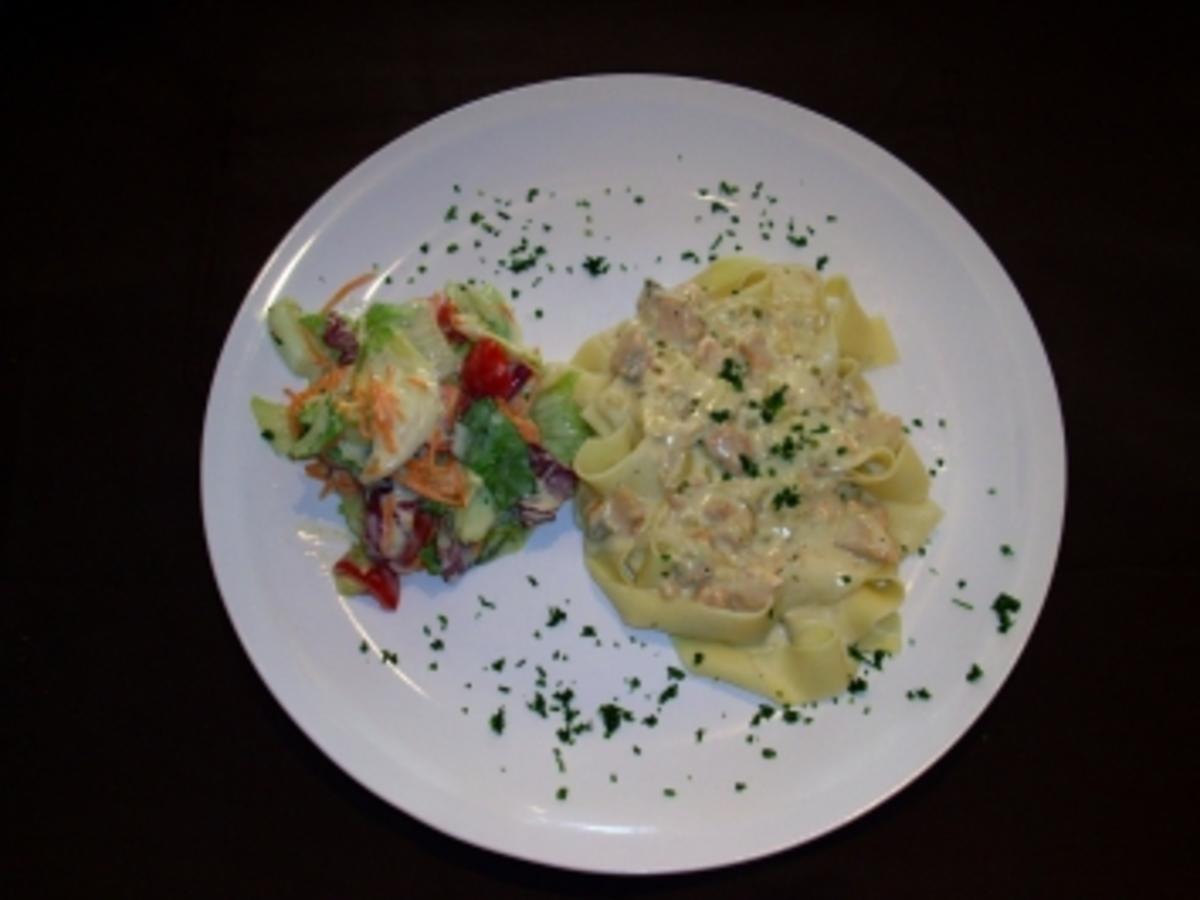 Pappardelle mit Lachs in Weißwein Sahne Soße - schnell & einfach - 258 ... Pappardelle mit Lachs in Weißwein Sahne Soße - schnell & einfach - 258 ...