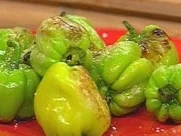 Rezept: Gebratene scharfe Paprika (Dolmar) mit Meersalz Gebratene scharfe Paprika (Dolmar) mit Meersalz - Rezept