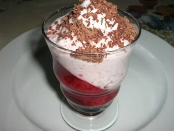 Rezept: Erdbeer- Becher Bild Nr. 3 Erdbeer- Becher - Rezept - Bild Nr. 3