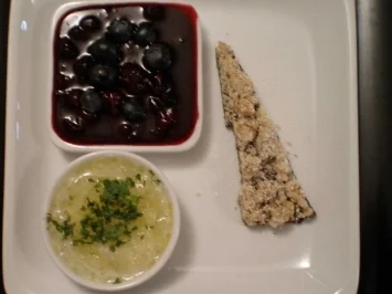 Blaubeergrütze dazu Sorbet an Knusperstreuselecken - Rezept