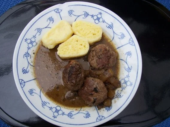 Frikadellentopf mit Steinpilzsauce - Rezept - Bild Nr. 2