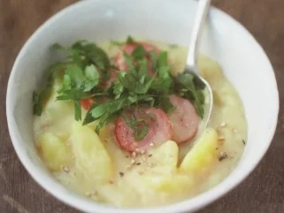 Rezept: Saures Kartoffelgemüse mit Kochwurst Saures Kartoffelgemüse mit Kochwurst - Rezept