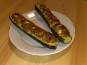 Zucchini mit Schafskäse-Hackfleisch-Füllung - Rezept