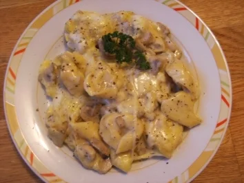 Rezept: Gratinierte Tortellini in Basilikum - Pilzsahne Gratinierte Tortellini in Basilikum - Pilzsahne - Rezept