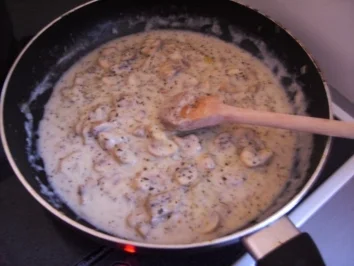 Rezept: Gratinierte Tortellini in Basilikum - Pilzsahne Bild Nr. 3 Gratinierte Tortellini in Basilikum - Pilzsahne - Rezept - Bild Nr. 3