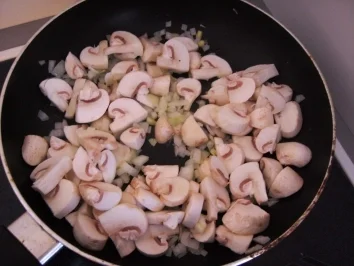 Rezept: Gratinierte Tortellini in Basilikum - Pilzsahne Bild Nr. 2 Gratinierte Tortellini in Basilikum - Pilzsahne - Rezept - Bild Nr. 2