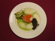 Spargel-Lachs-Lasagne mit Beluga-Linsen und Wasabischaum - Rezept