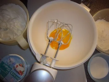 Kikis Joghurt-Rührkuchen "light" - Rezept - Bild Nr. 2