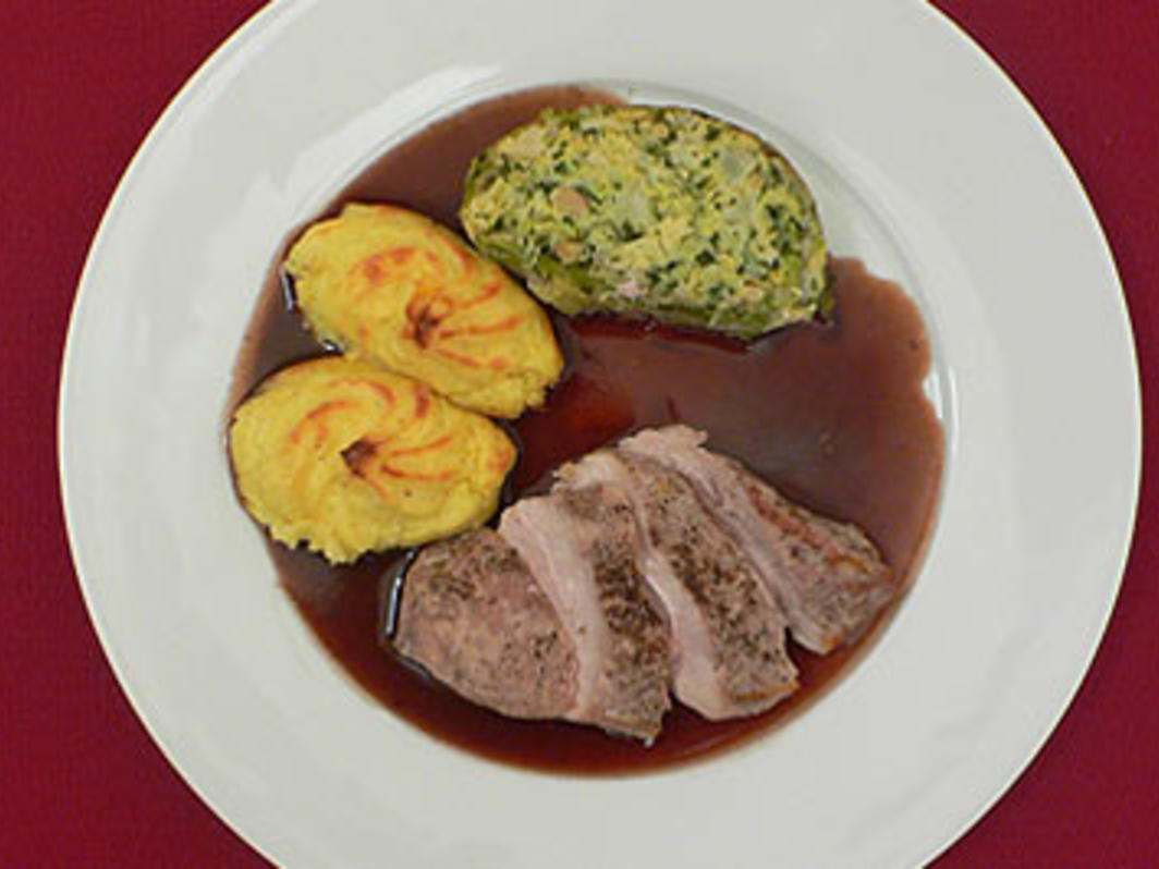 Fasanenbrust in Balsamico-Soße mit Wirsingroulade und Pommes Duchesse ...