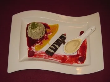 Orientalisches Milchreis-Soufflee, Honigeis und Schokoröllchen - Rezept