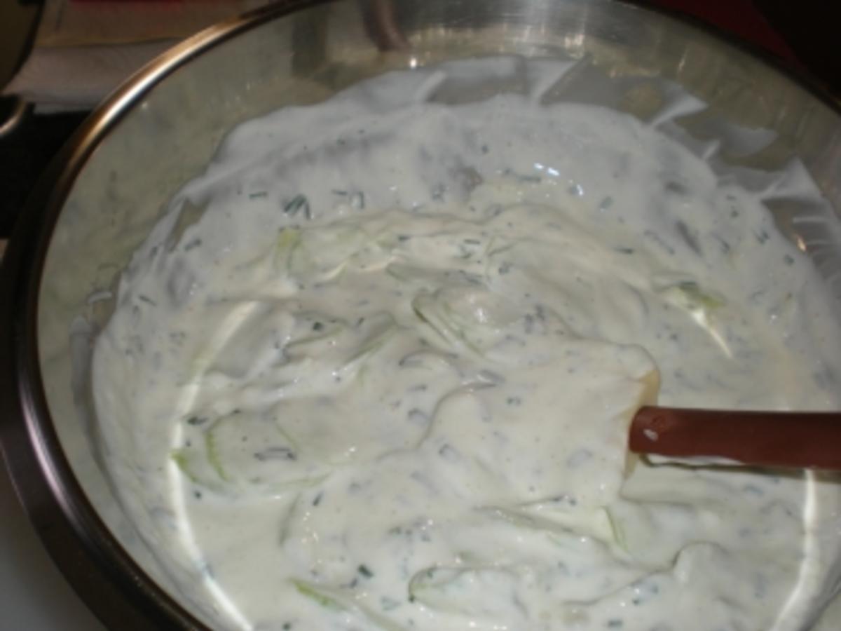 SALAT: Gurken Quark zu Pellkartoffeln - schnell &amp; einfach - 59 kcal/100g