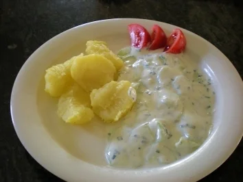 SALAT: Gurken-Quark zu Pellkartoffeln - Rezept - Bild Nr. 2