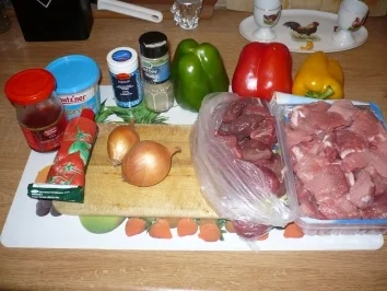 Rezept: Ungarisches Gulasch Ungarisches Gulasch - Rezept