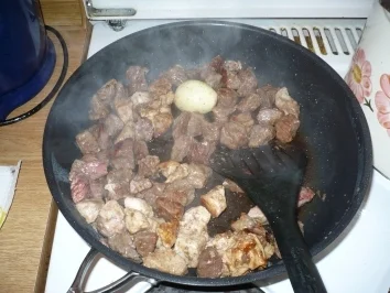 Rezept: Ungarisches Gulasch Bild Nr. 2 Ungarisches Gulasch - Rezept - Bild Nr. 2