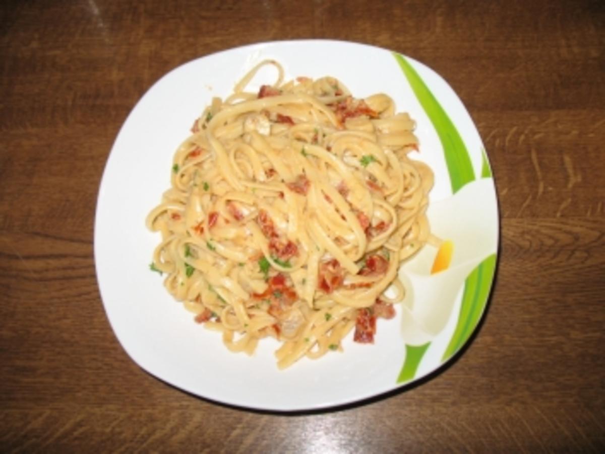 Spaghetti mit Sahnechampignons und getrockneten Tomaten - Rezept