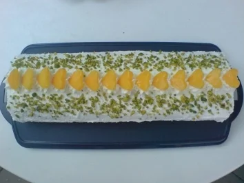 Bisquitrolle mit Pfirsichen - Rezept