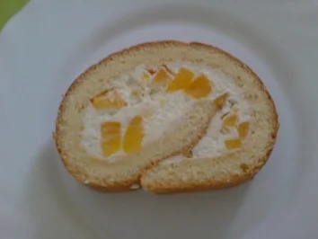 Bisquitrolle mit Pfirsichen - Rezept - Bild Nr. 2