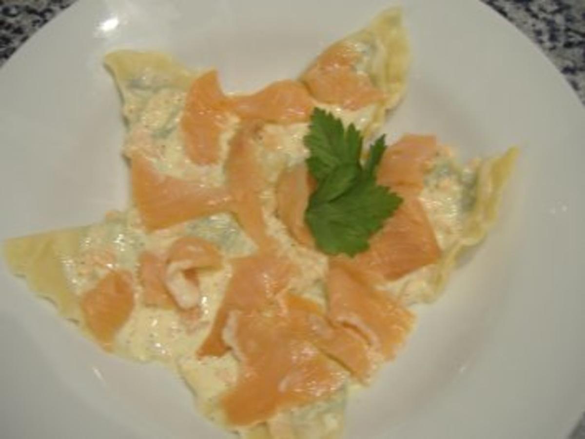 Bilder für Ravioli mit Sahne und Räucherlachs - Rezept