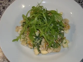 Kartoffelsalat mit Rucola und Äpfeln - Rezept