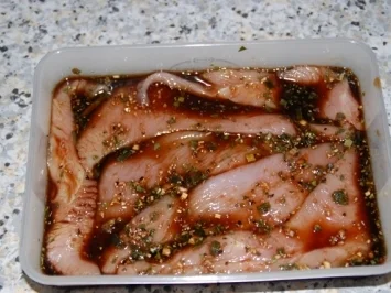 Putenstreifen asiatisch auf Mie-Nudeln und Kiwisoße - Rezept - Bild Nr. 2