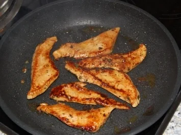 Putenstreifen asiatisch auf Mie-Nudeln und Kiwisoße - Rezept - Bild Nr. 3