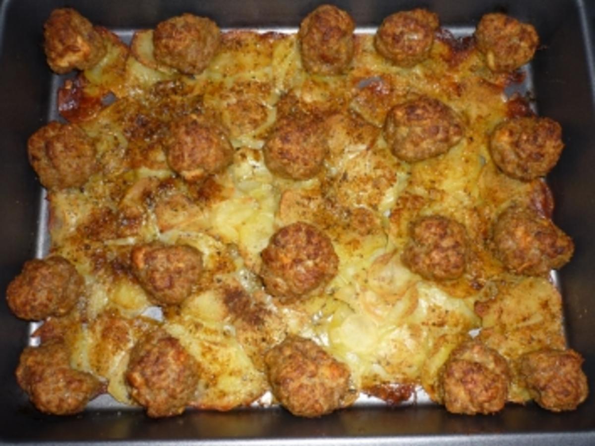 Hackbällchen auf Kartoffeln vom Blech - einfach - 225 kcal/100g