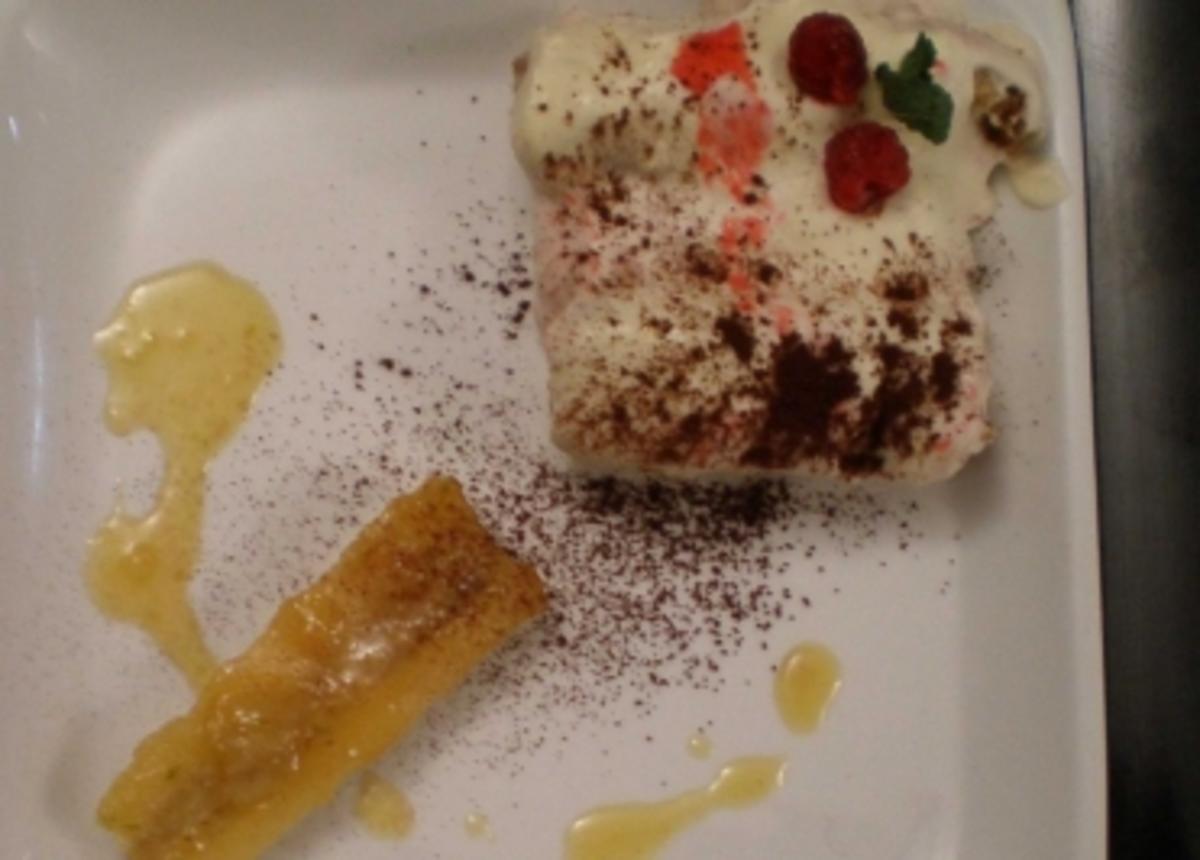 Himbeertiramisu mit pochierten Bananen in Orangenlikörsoße - Rezept von
Unter Volldampf