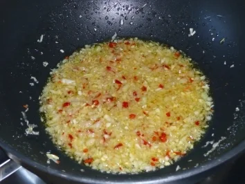 Spargel,Gnocchi,Tomaten,Räucherlachs und Frischkäse treffen Zitrone,Zwiebel,Knoblauch,Chilli und frische Kräuter - Rezept - Bild Nr. 4