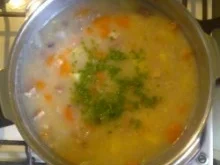 Rezept: Graupensüppchen mit Gartenkräutern und Gemüsewürfeln Graupensüppchen mit Gartenkräutern und Gemüsewürfeln - Rezept