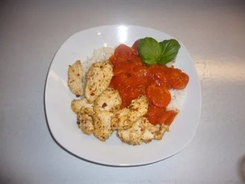 Rezept: Kikis Tomatengemüse und Hähnchenstreifen "light" Kikis Tomatengemüse und Hähnchenstreifen "light" - Rezept