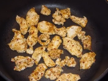 Rezept: Kikis Tomatengemüse und Hähnchenstreifen "light" Bild Nr. 3 Kikis Tomatengemüse und Hähnchenstreifen "light" - Rezept - Bild Nr. 3