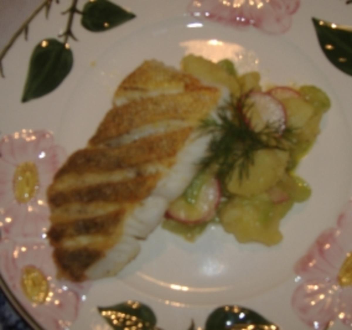 Kartoffel-Gurkensalat mit Radieschen und Zanderfilet - Rezept - kochbar.de