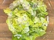Grüner Salat mit Buttermilch-Pfeffer-Dressing - Rezept