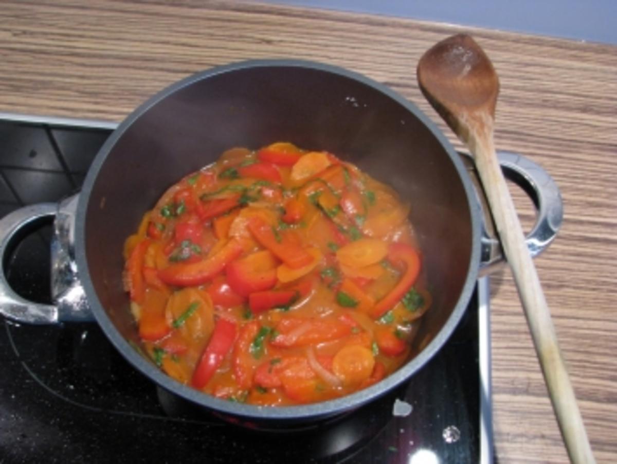 "BEILAGE" Paprika-Möhren-Gemüse mit Basilikum - Rezept