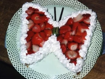 Bisquit-Erdbeer-Schmetterling - Rezept - Bild Nr. 3