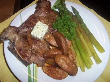 Rinderkotelette mit grünem Spargel - Rezept