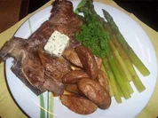 Rezept: Rinderkotelette mit grรผnem Spargel Rinderkotelette mit grรผnem Spargel - Rezept