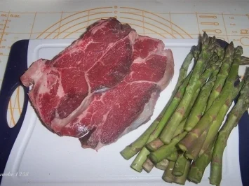 Rinderkotelette mit grünem Spargel - Rezept - Bild Nr. 2