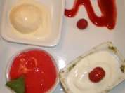 Limetten-Buttermilchmousse mit Himbeerschaum und Sauerrahmeis - Rezept