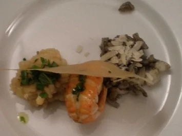 Rezept: Schwarz-Weißer Risotto an Sepia und Kaisergranat Schwarz-Weißer Risotto an Sepia und Kaisergranat - Rezept