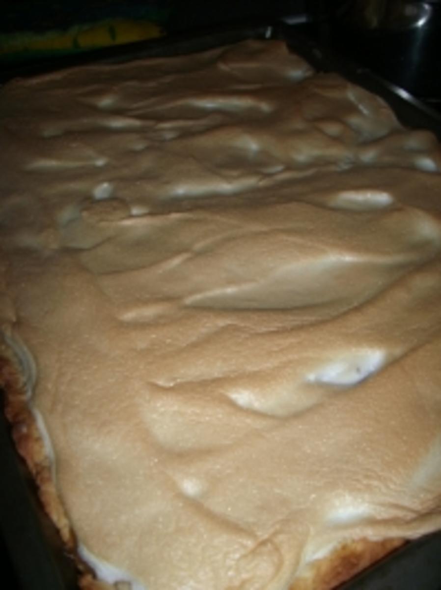 Eistee-Rhabarber Kuchen mit Baiser - Rezept