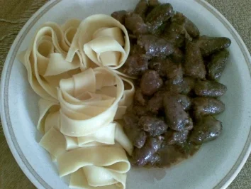 Gebratene Hähnchen-Herzchen mit Bandnudeln - Rezept