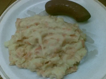 Rezept: Karotten-Kartoffel-Püree mit gebratener Blutwurst Karotten-Kartoffel-Püree mit gebratener Blutwurst - Rezept