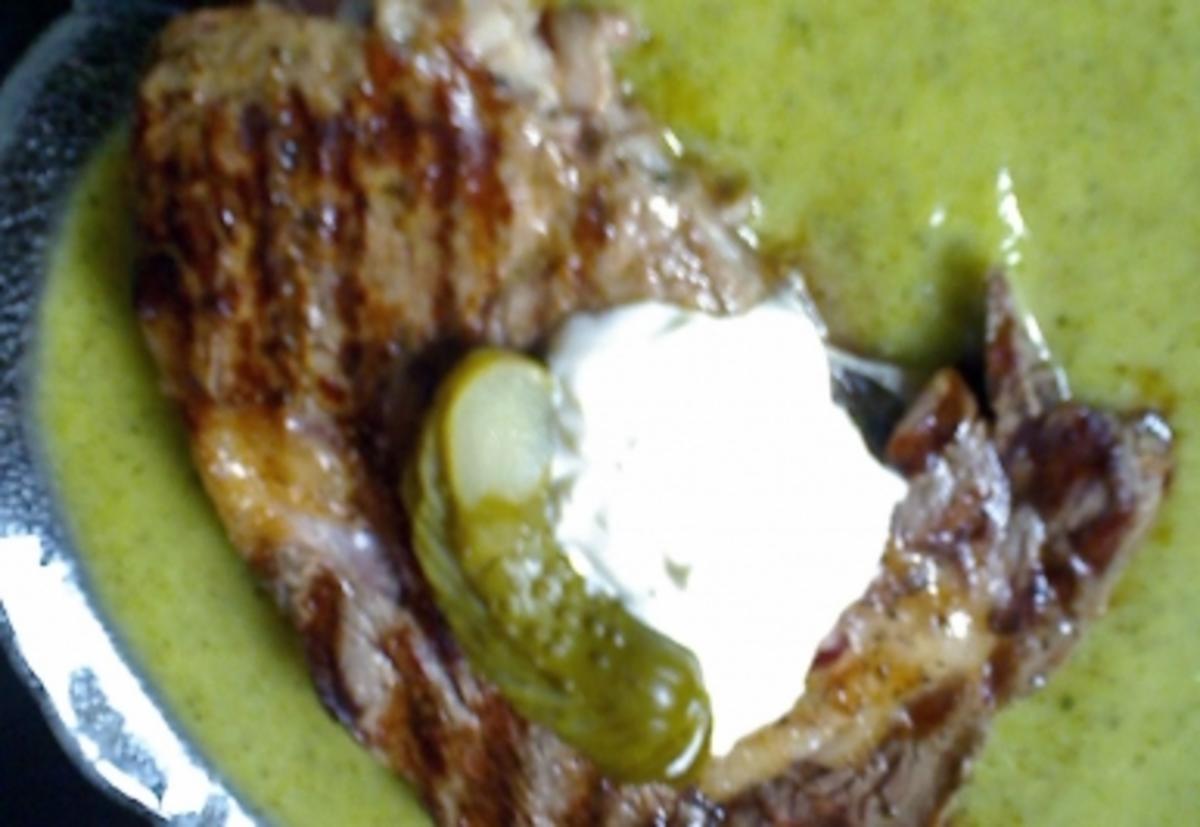 Entrecote vom Grill auf Gurken - Zuchinimousse - Rezept - kochbar.de
