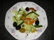 GURKE UND PAPRIKASCHOTE SALAT - Rezept