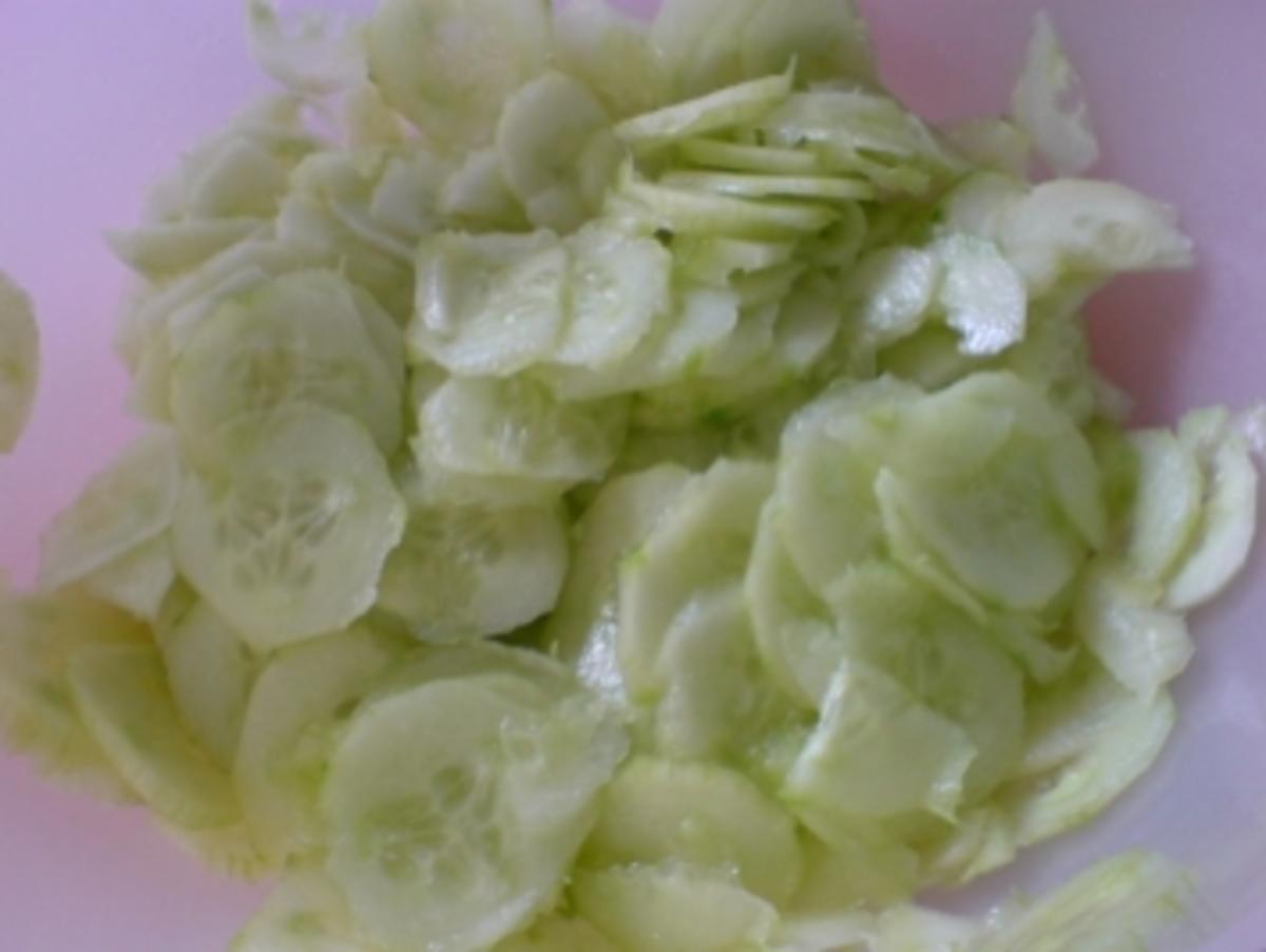 Einfacher Gurkensalat - Rezept - Bild Nr. 6