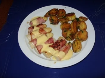 Rezept: Gebratener Spargel im Schinkenmantel und Bratkartoffeln Bild Nr. 4 Gebratener Spargel im Schinkenmantel und Bratkartoffeln - Rezept - Bild Nr. 4