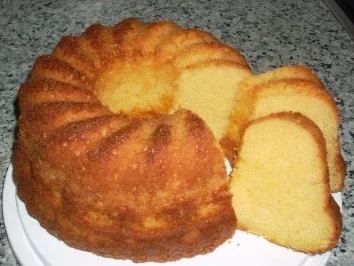 Rezept: Eierlikör Gugelhupf Eierlikör Gugelhupf - Rezept