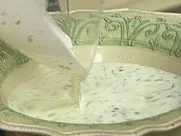 Buttermilch-Limonen-Suppe mit Erdbeeren und Kokos - Rezept